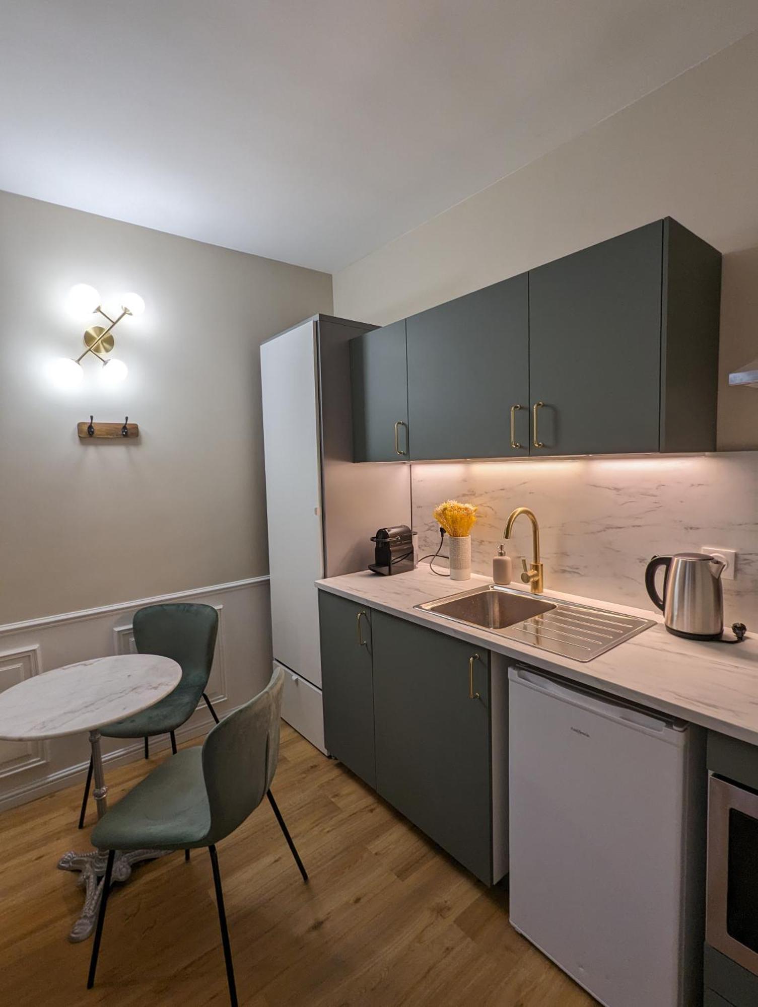 Appartement, A Proximite Du Chateau * Versailles